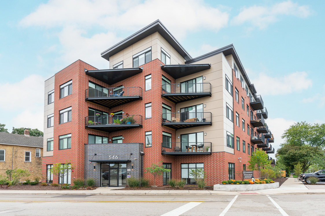 440 Green Bay Road 305 Property Photo 1