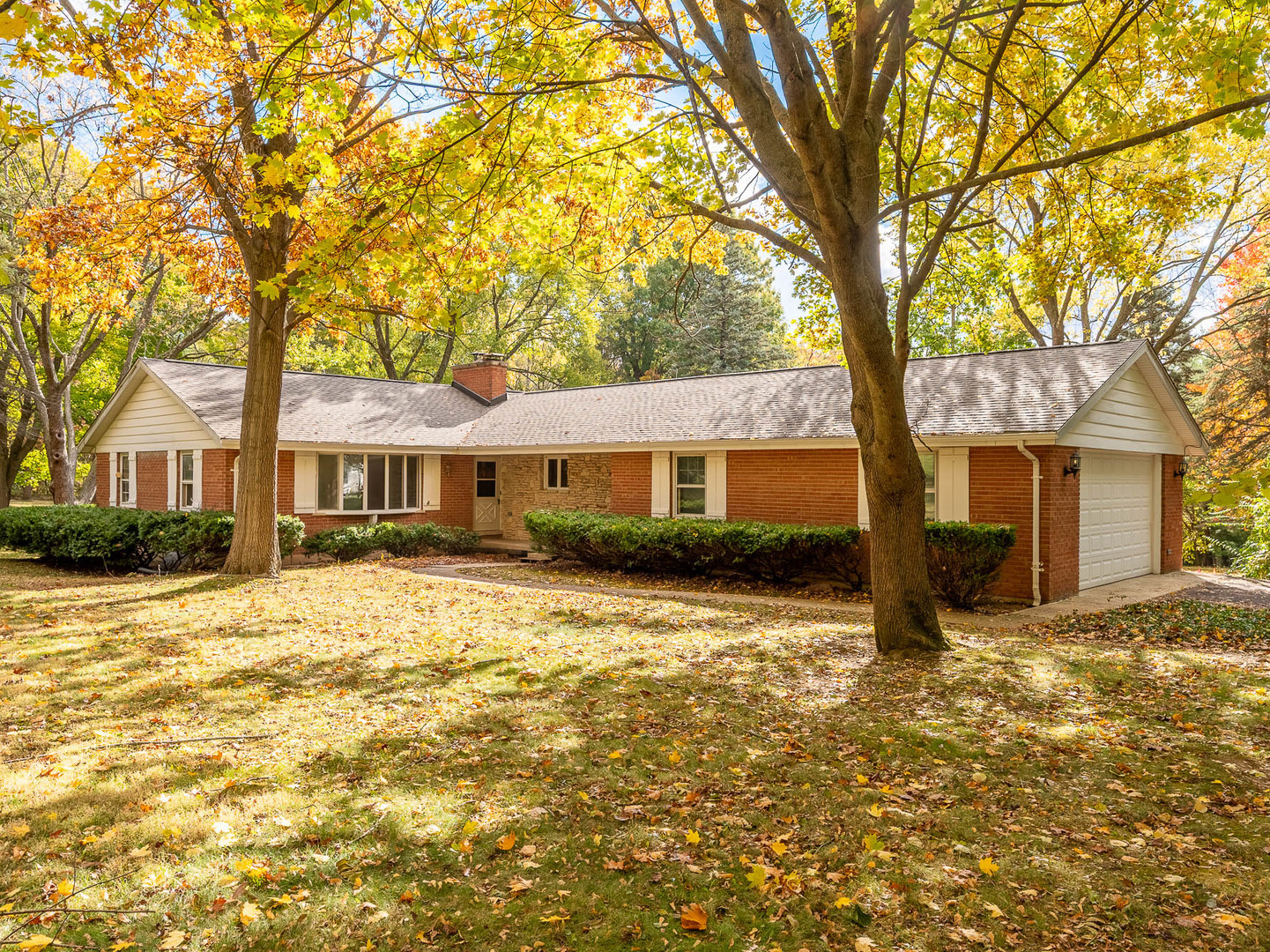 41w803 Town Hall Road Property Photo 1