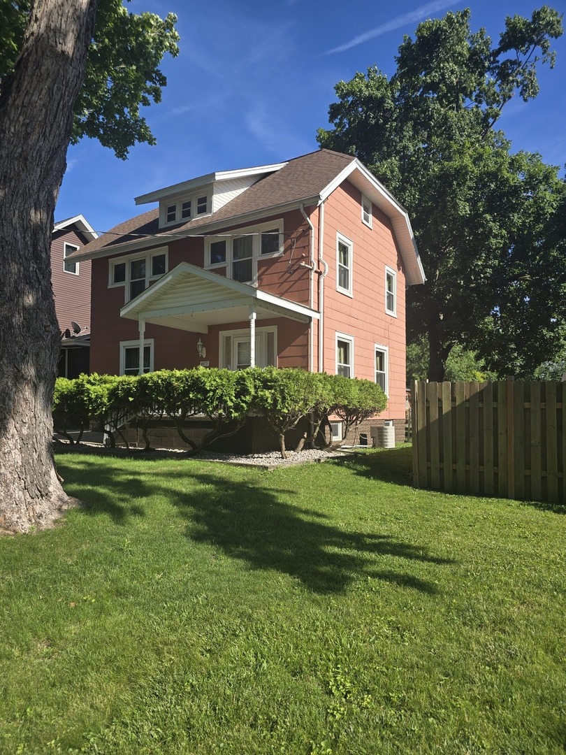 807 Apple Street Property Photo 2