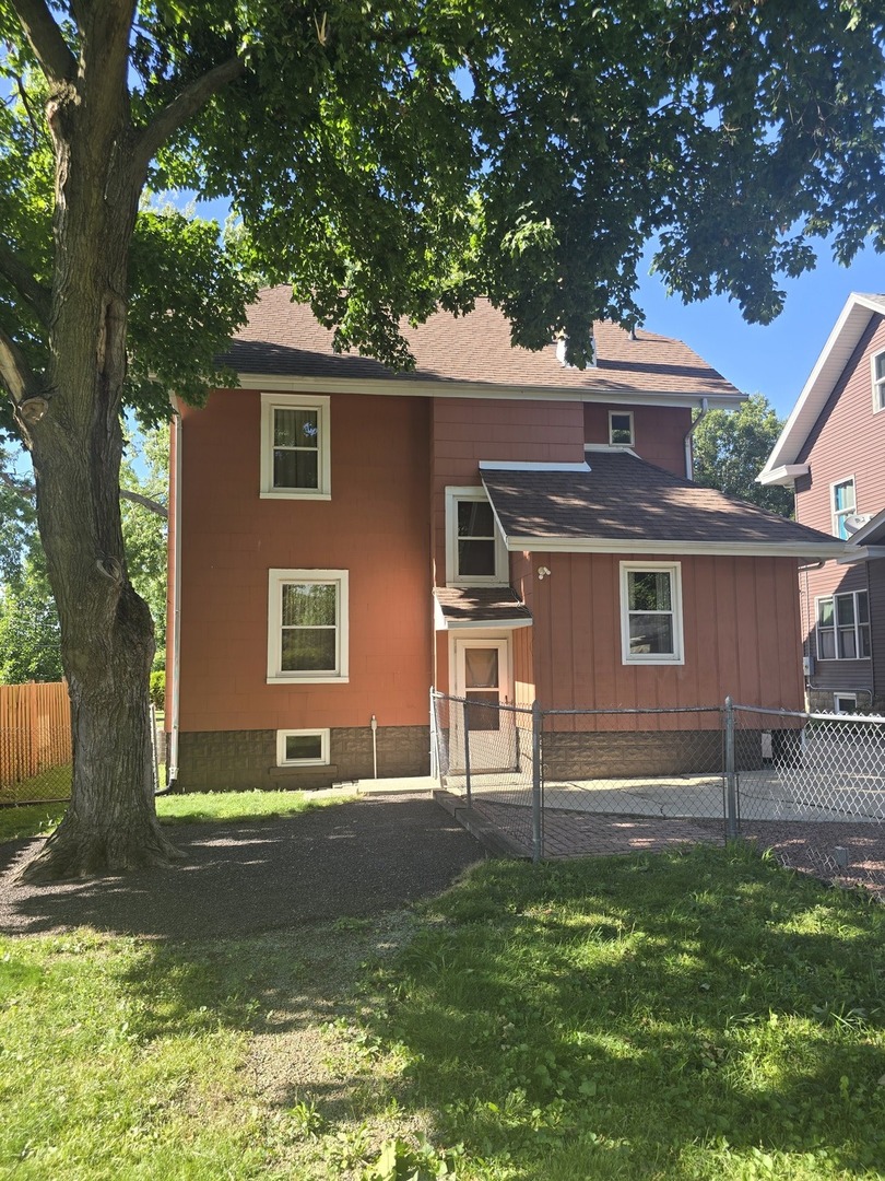 807 Apple Street Property Photo 3