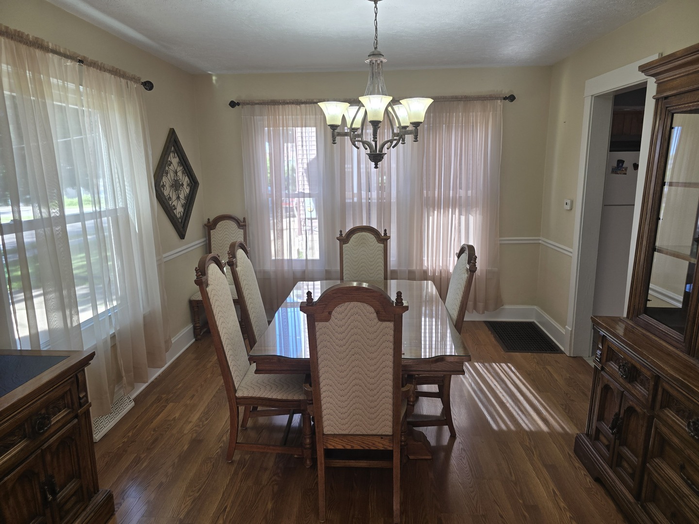 807 Apple Street Property Photo 4