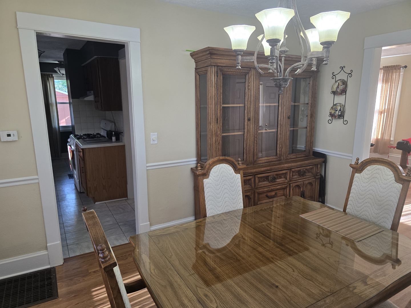 807 Apple Street Property Photo 6