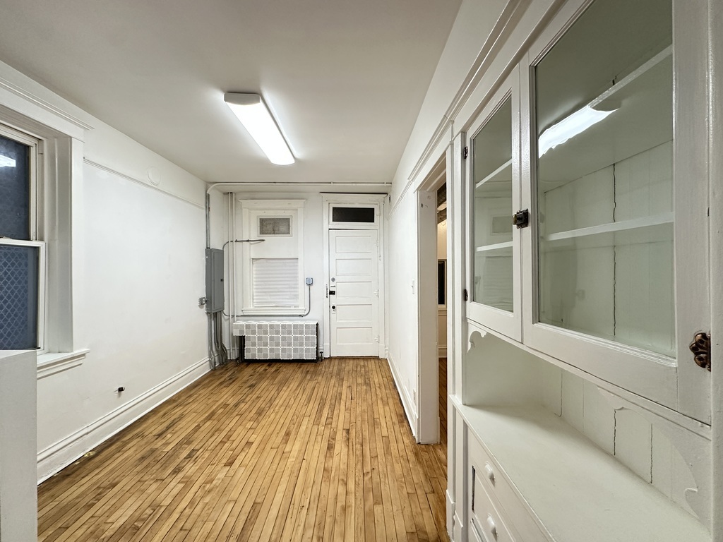3422 N Lincoln Avenue Store Property Photo 2