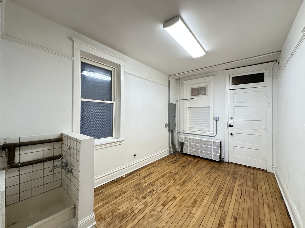 3422 N Lincoln Avenue Store Property Photo 3