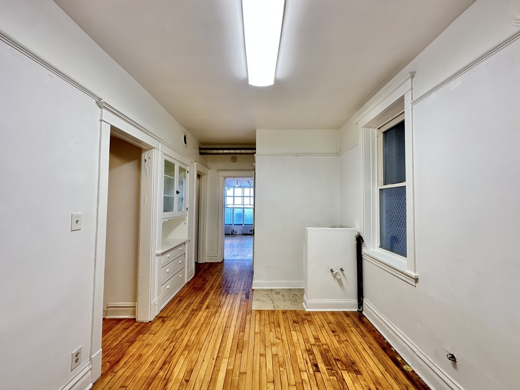 3422 N Lincoln Avenue Store Property Photo 5