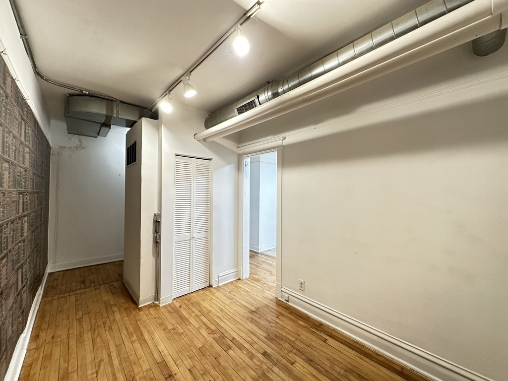 3422 N Lincoln Avenue Store Property Photo 9