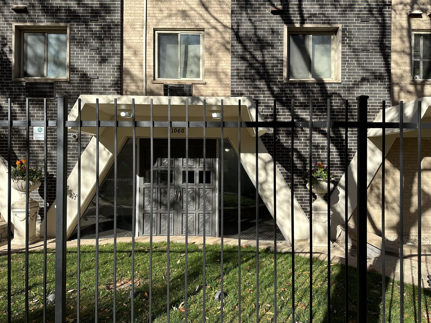 1060 W HOLLYWOOD Avenue 404 Property Photo 1