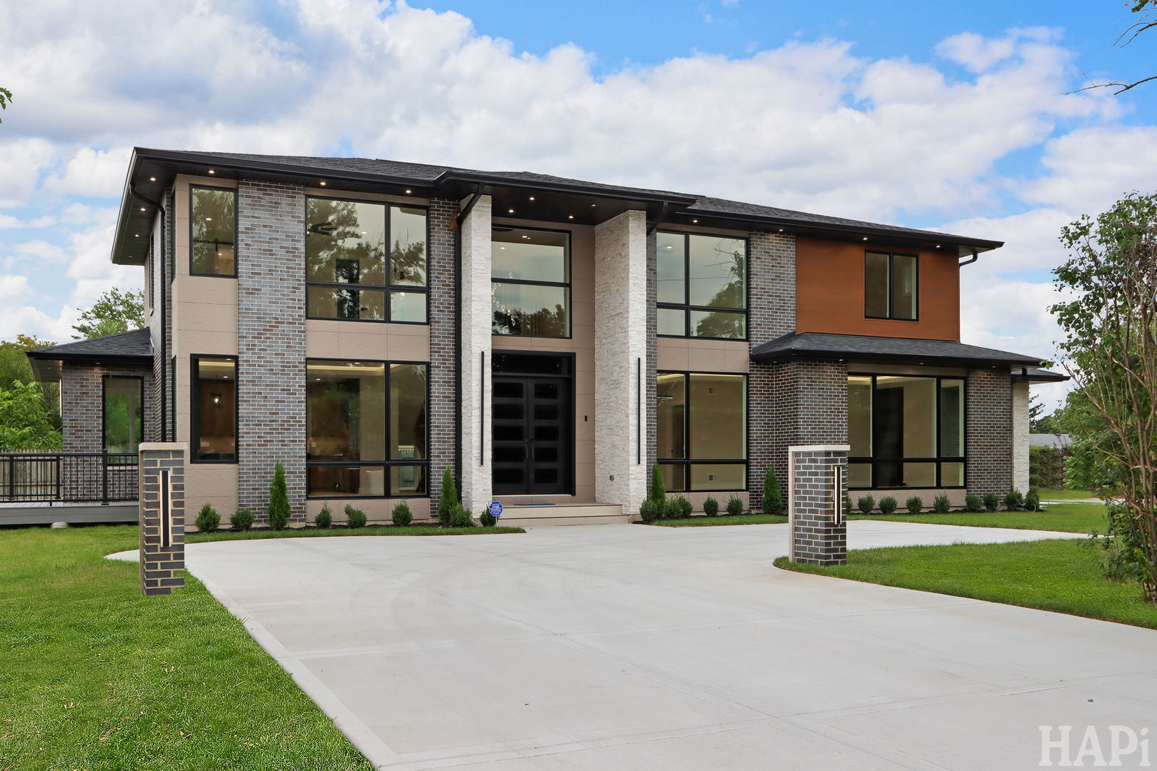 2700 Fontana Drive Property Photo 1