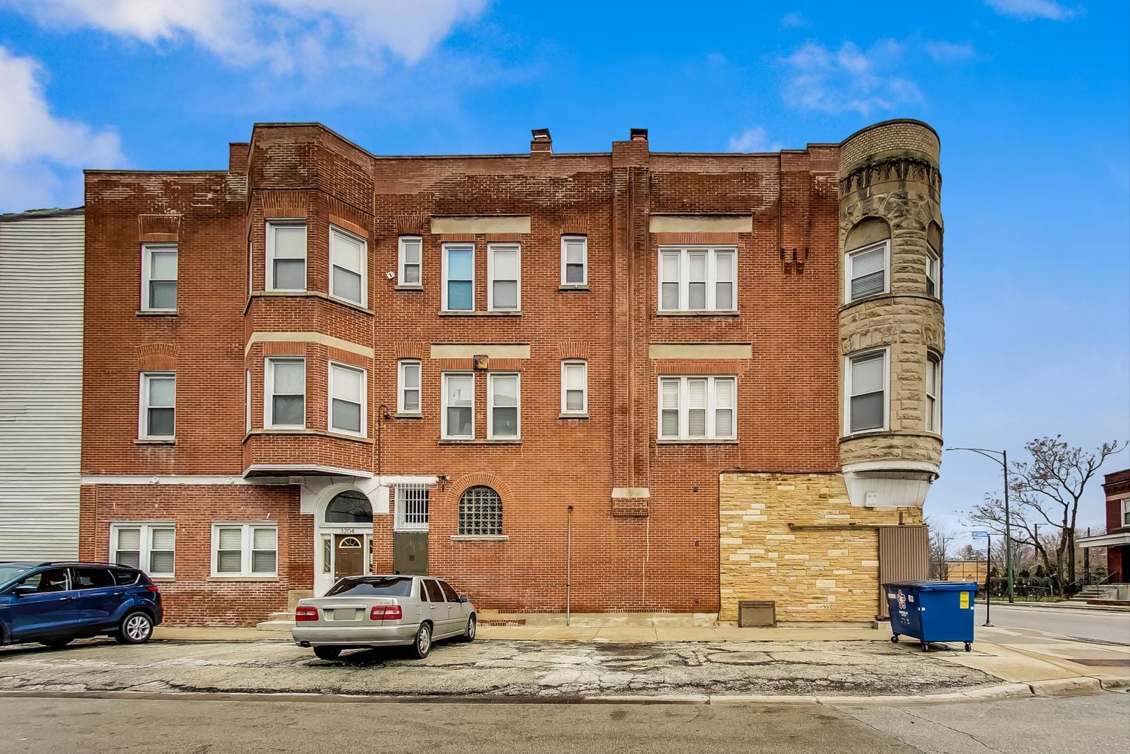 700 N Kedzie Avenue Property Photo 2