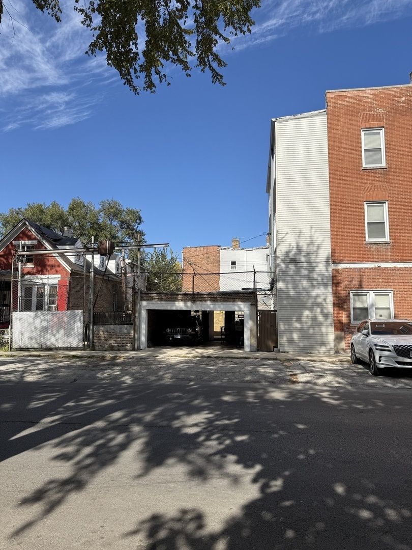 700 N Kedzie Avenue Property Photo 6