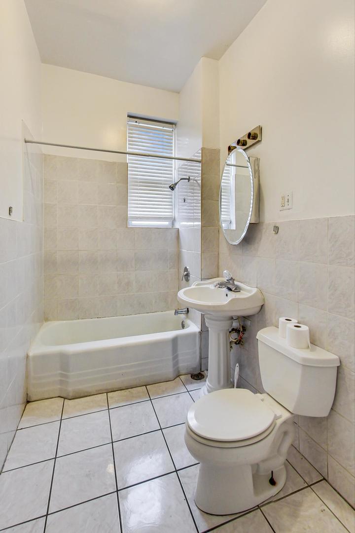 700 N Kedzie Avenue Property Photo 23