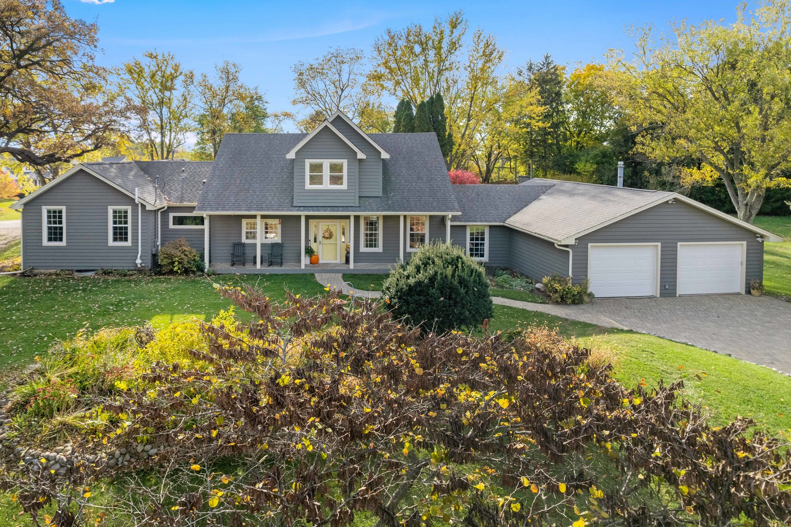 43w140 Campton Hills Road Property Photo 1