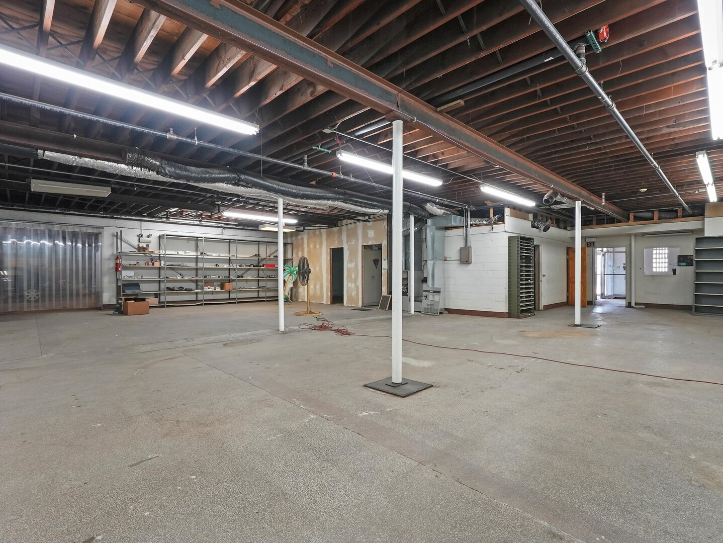 4606 W Cermak Road Property Photo 10