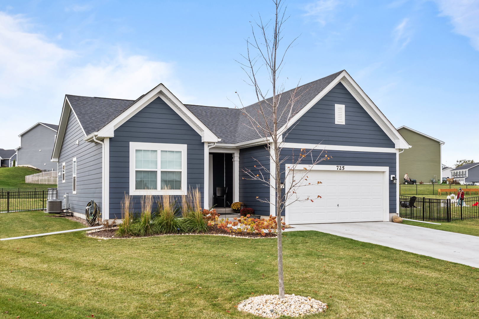 725 Cloverleaf Drive Property Photo 1