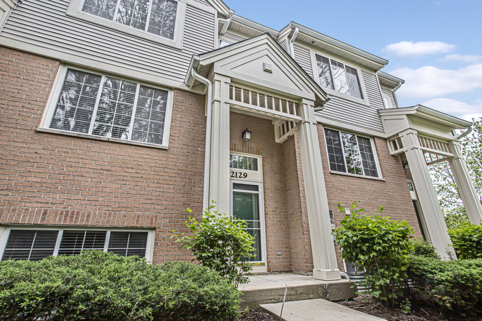 2129 W Concord Lane Property Photo 1