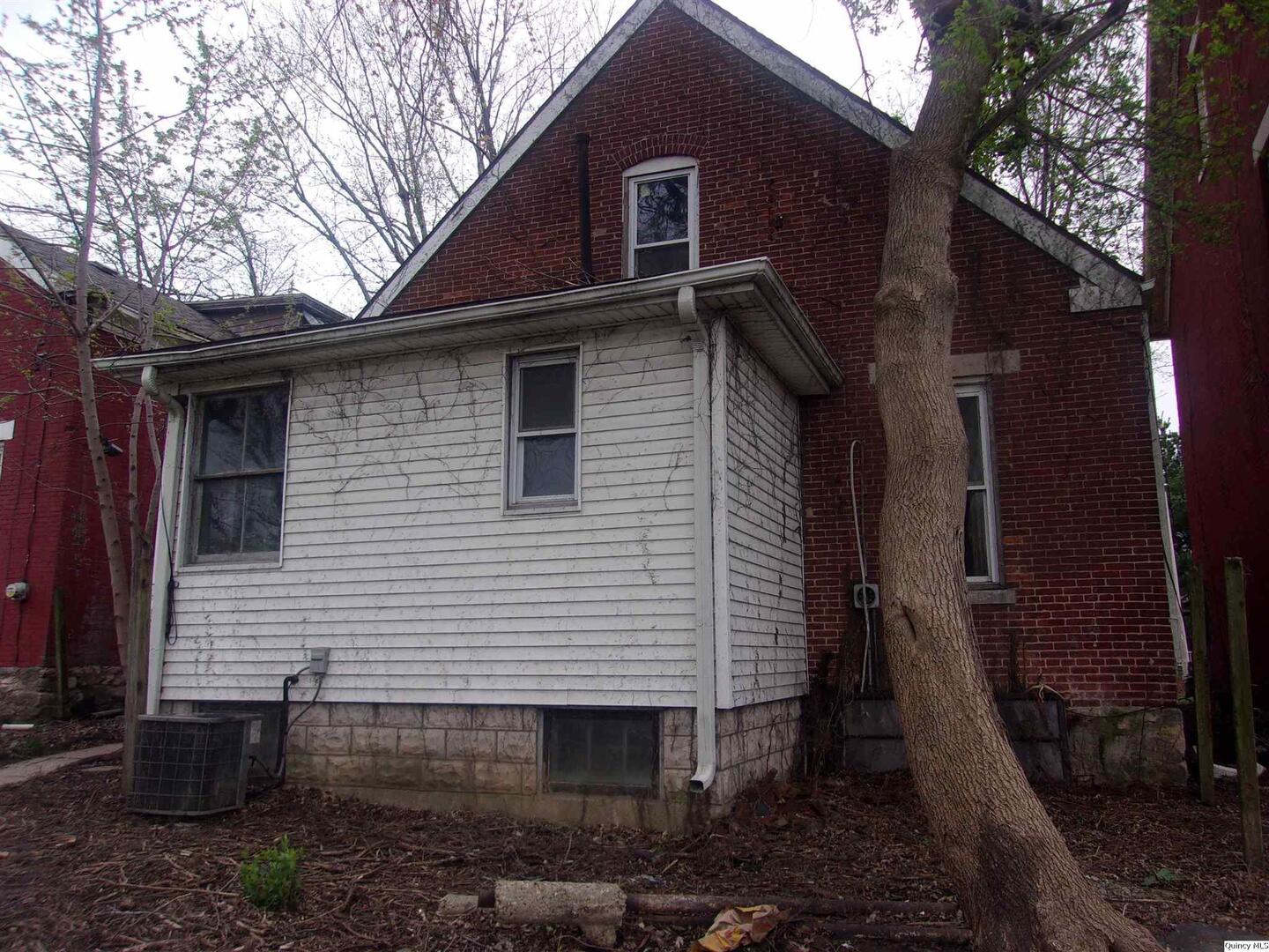 925 Jefferson St Property Photo 2