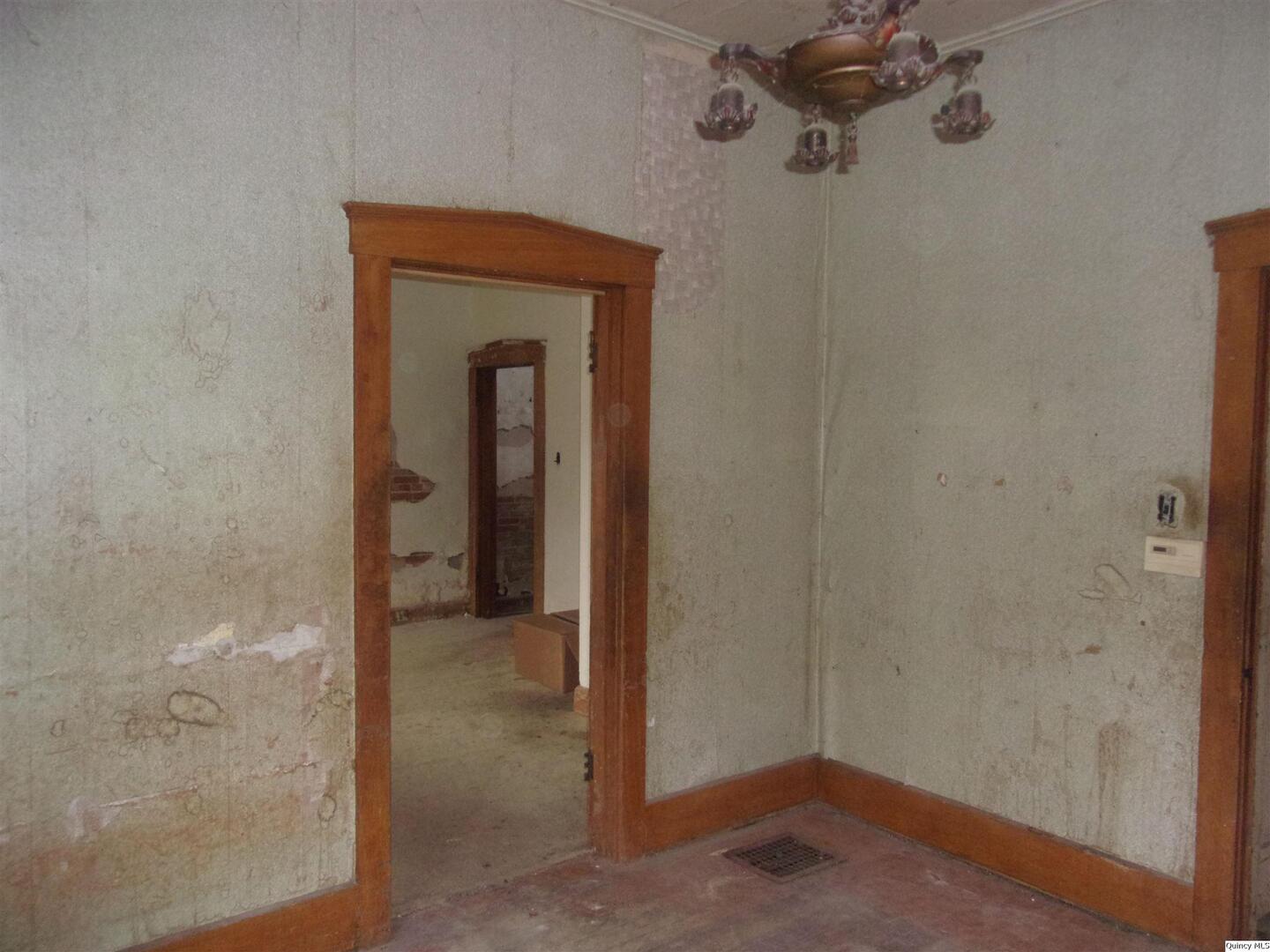 925 Jefferson St Property Photo 9