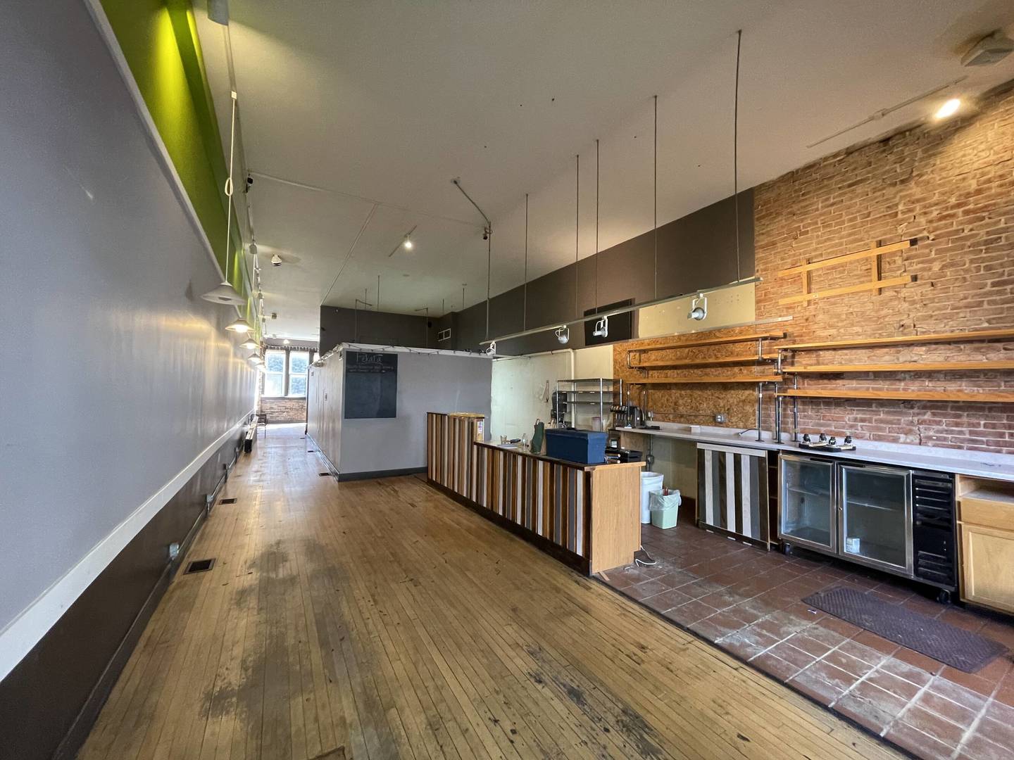 116 N Neil Street Property Photo 4