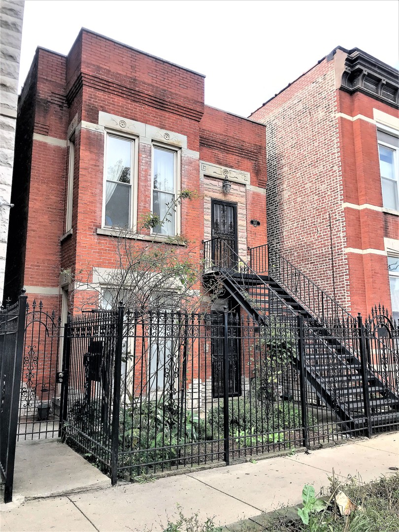 1012 S Oakley Blvd Property Photo 1