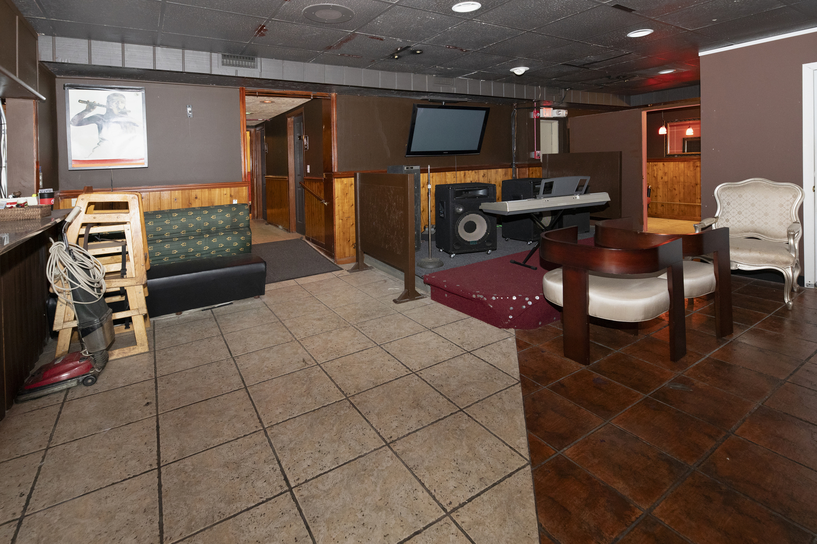 9224 Waukegan Road Property Photo 10