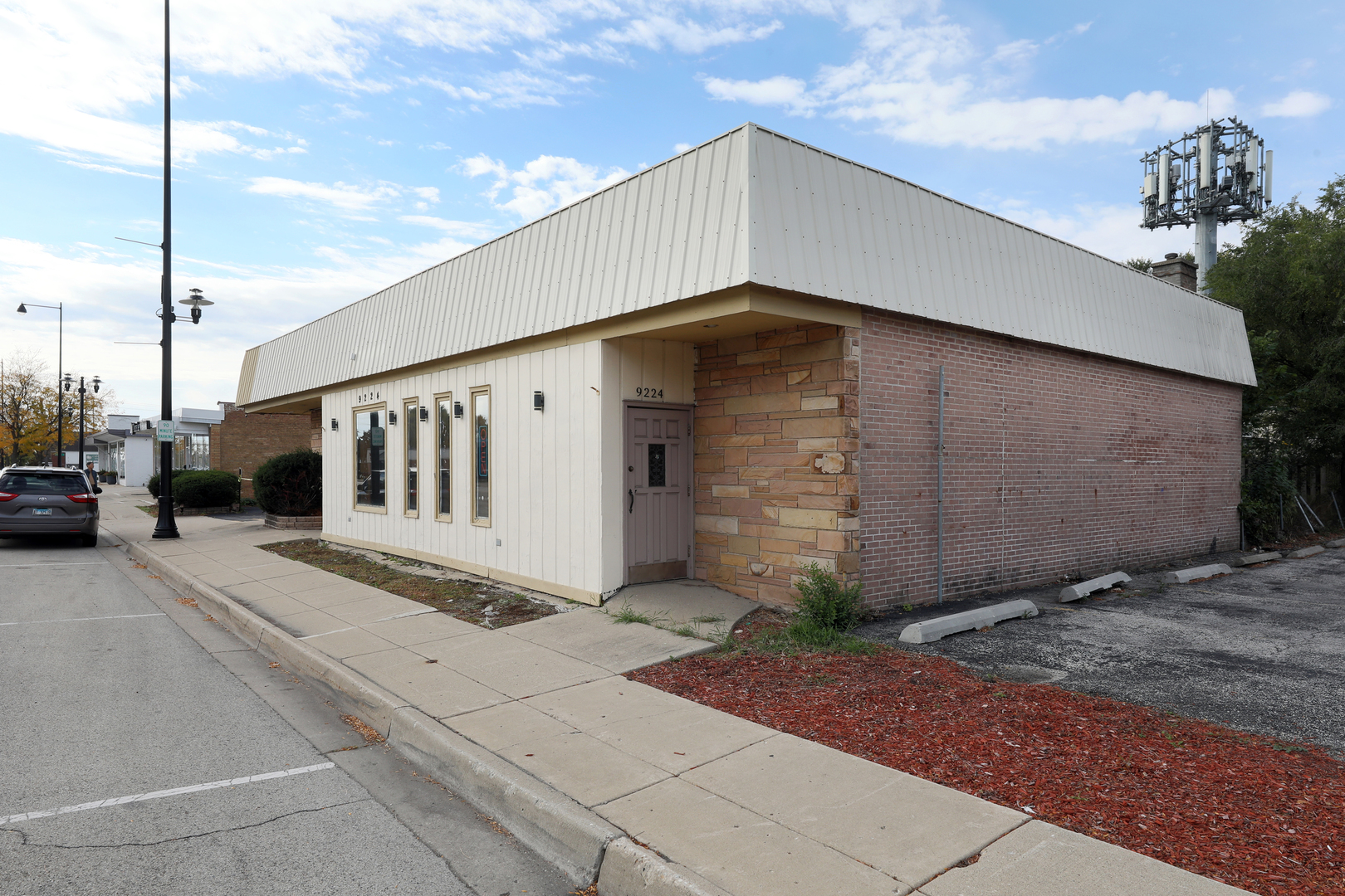 9224 Waukegan Road Property Photo 29