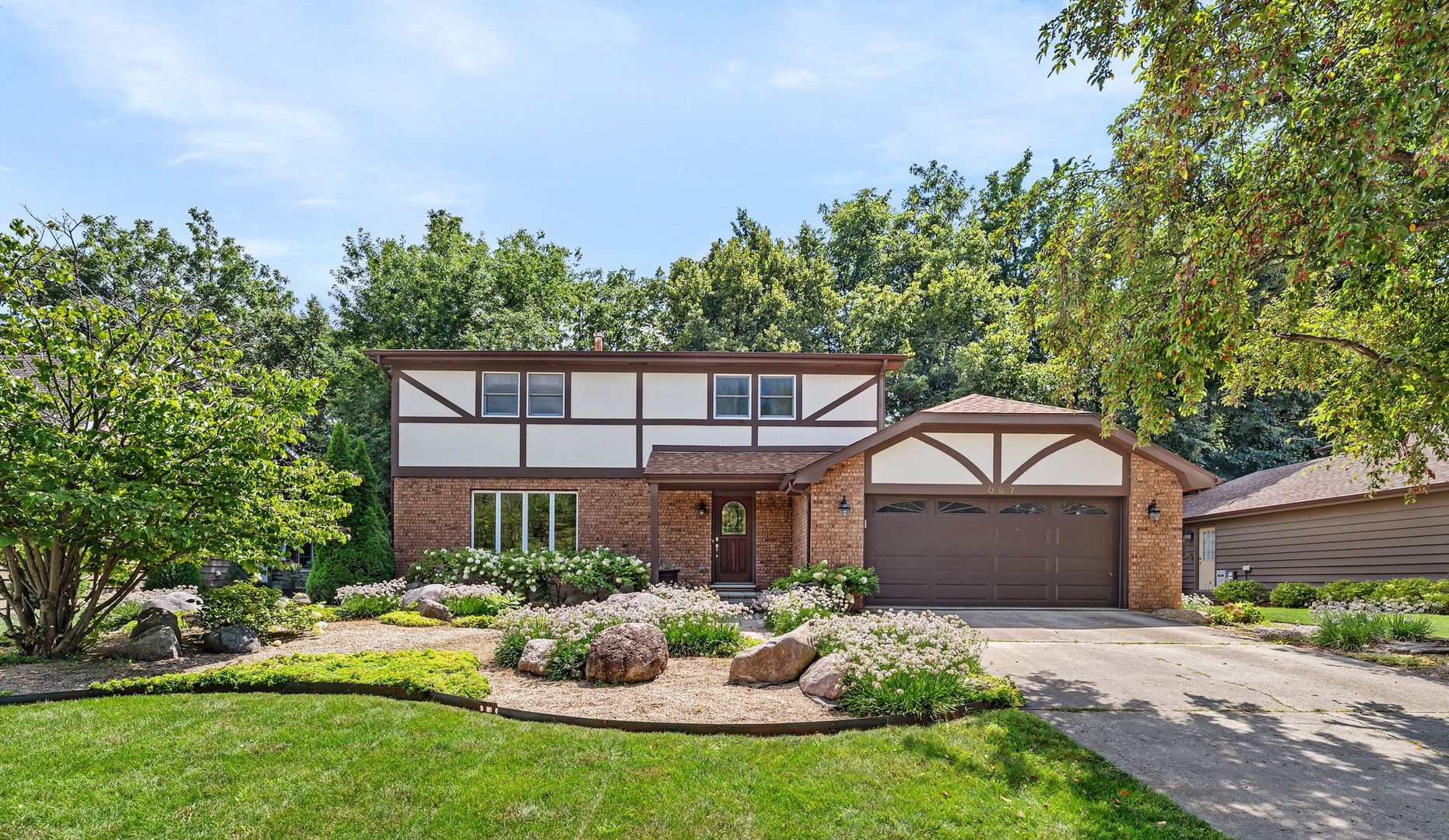 1007 Windsor Drive Property Photo 1