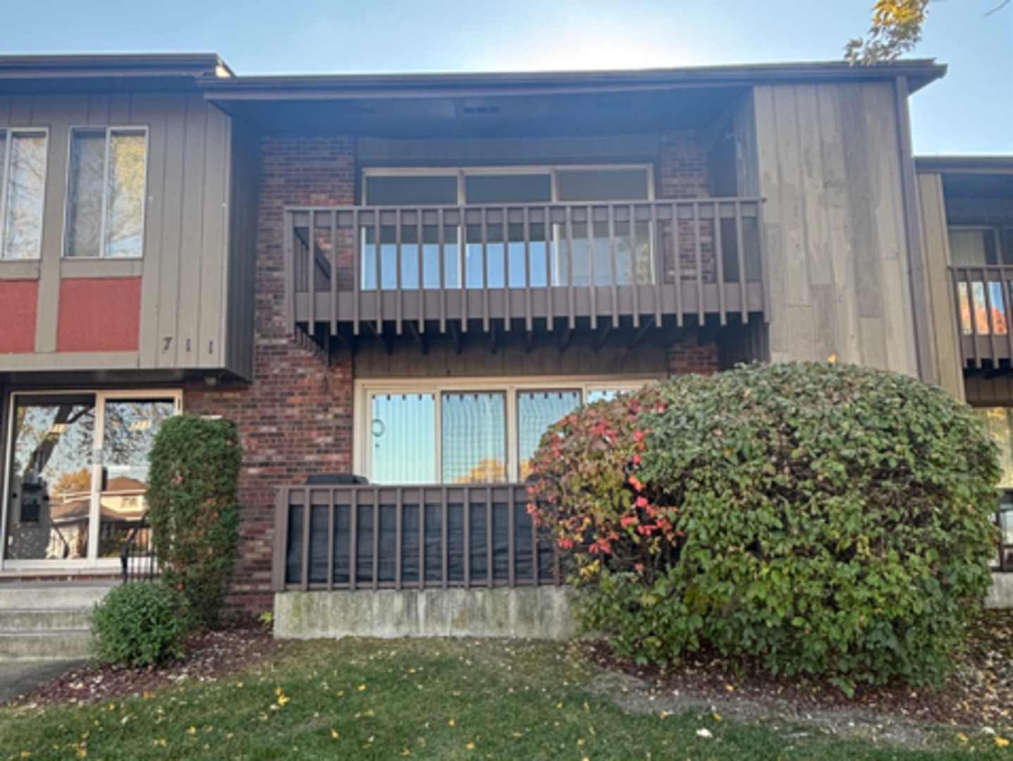 711 E 194th St Property Photo 1