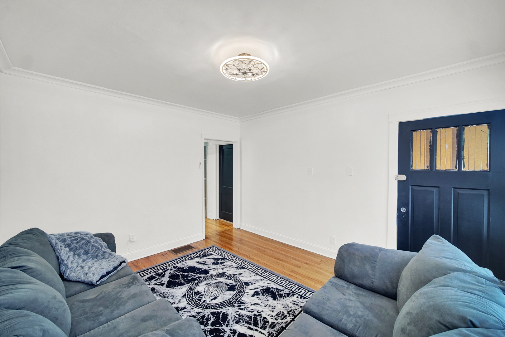 2854 S Central Park Avenue Property Photo 3