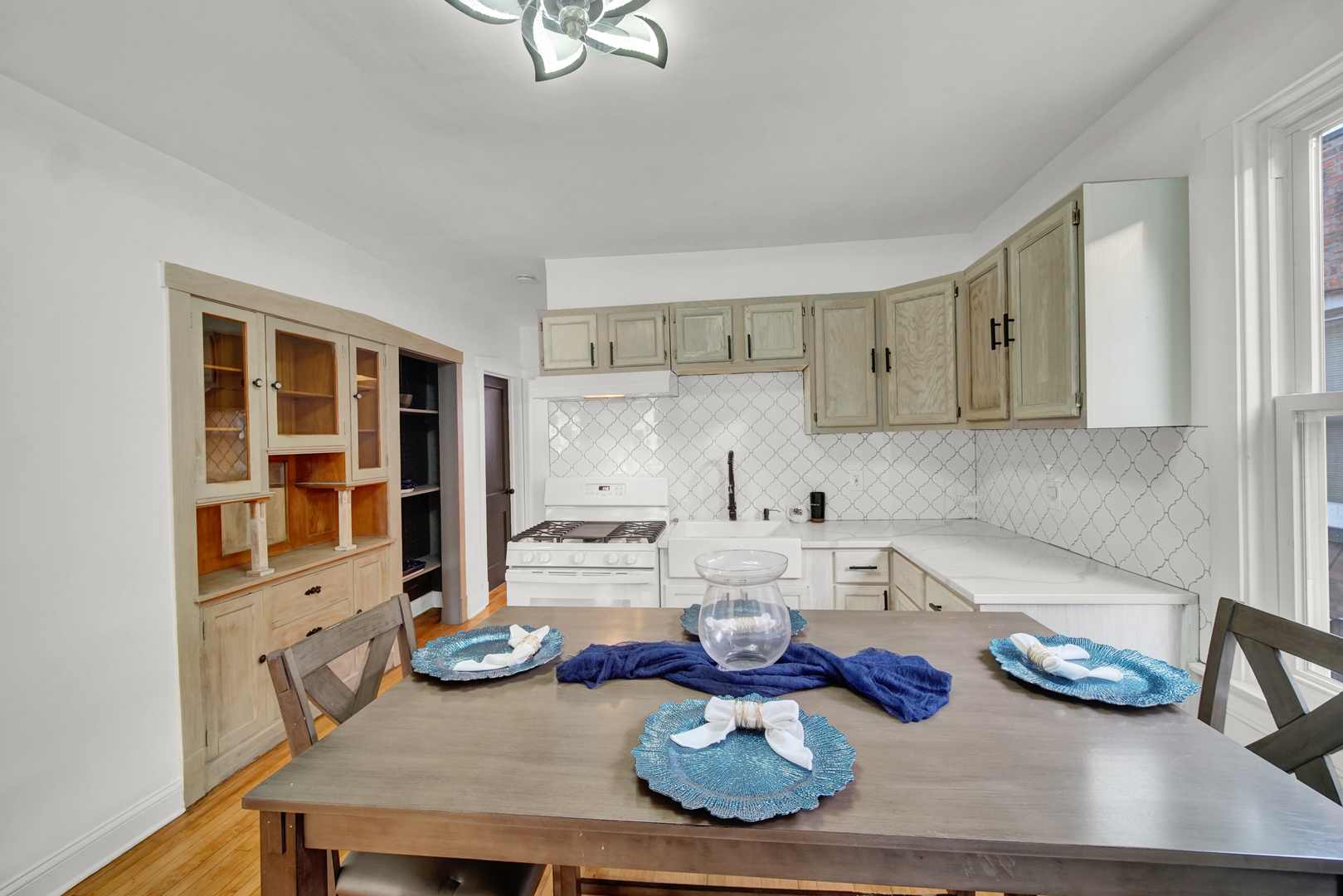 2854 S Central Park Avenue Property Photo 7
