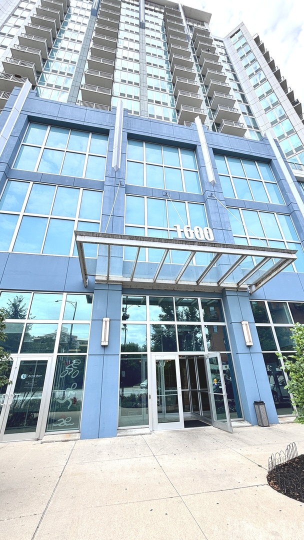 1600 S Indiana Avenue 1208 Property Photo 1