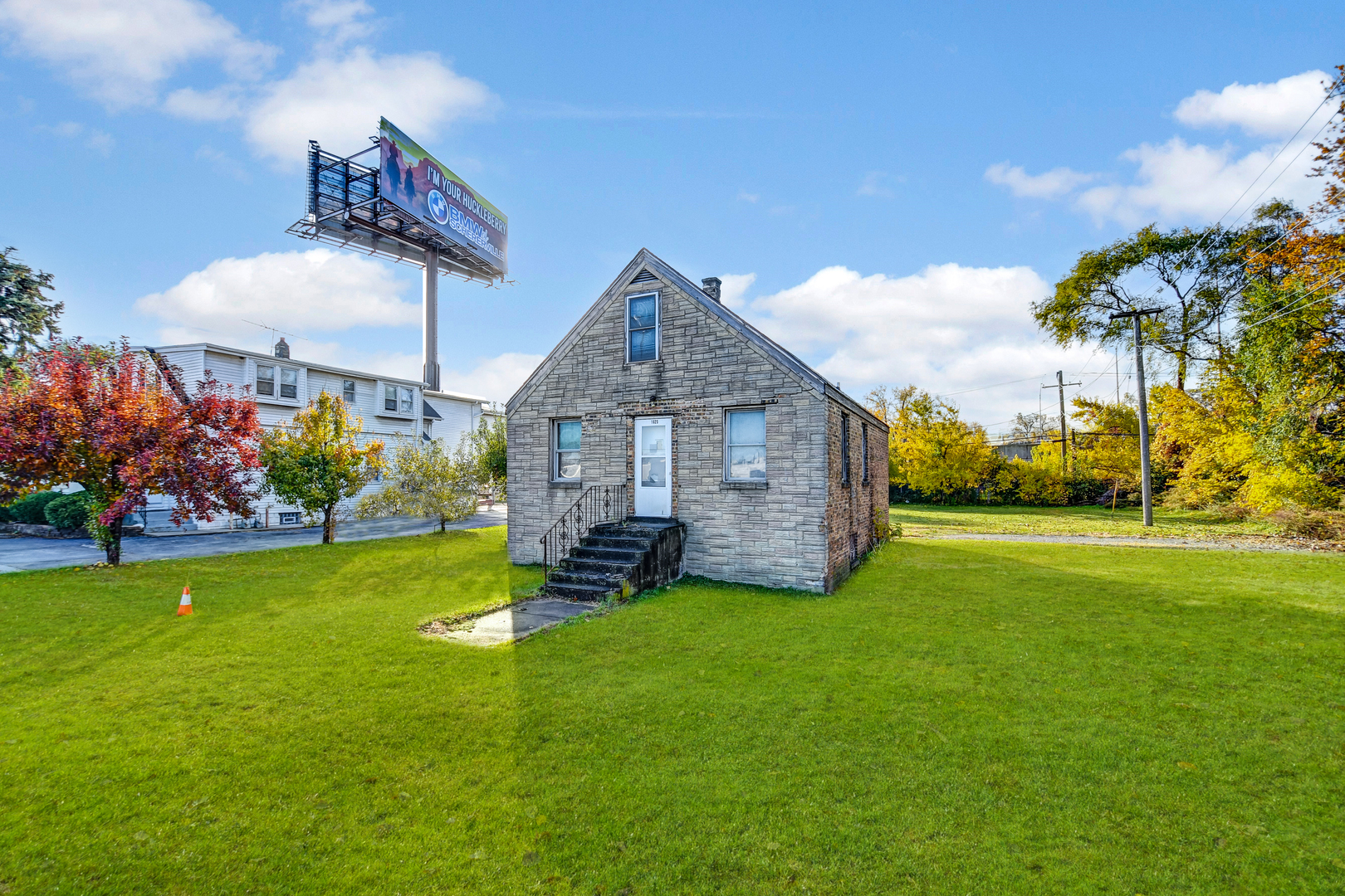 1025 171st Street Property Photo 1