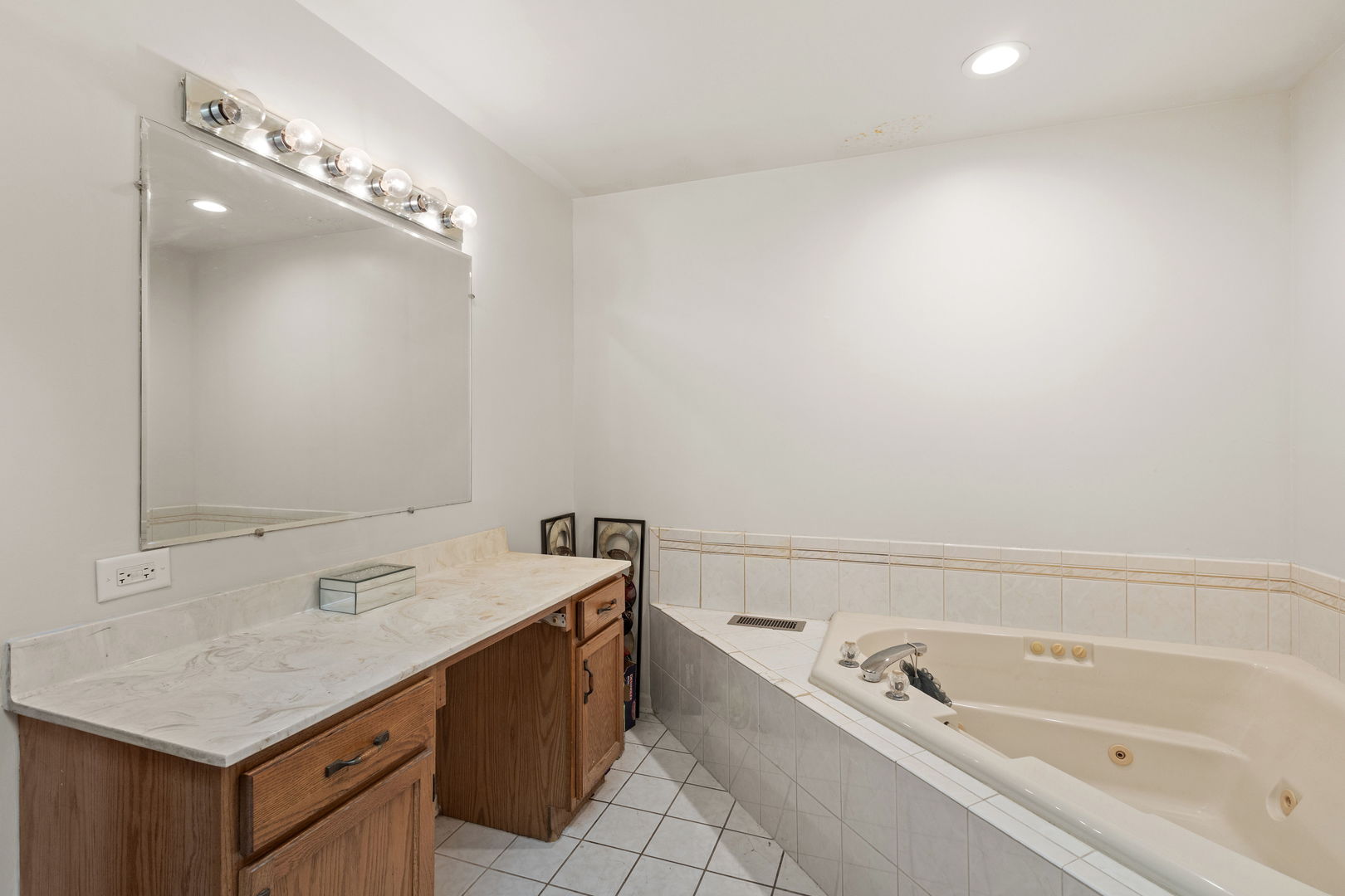 22403 Millard Avenue Property Photo 9