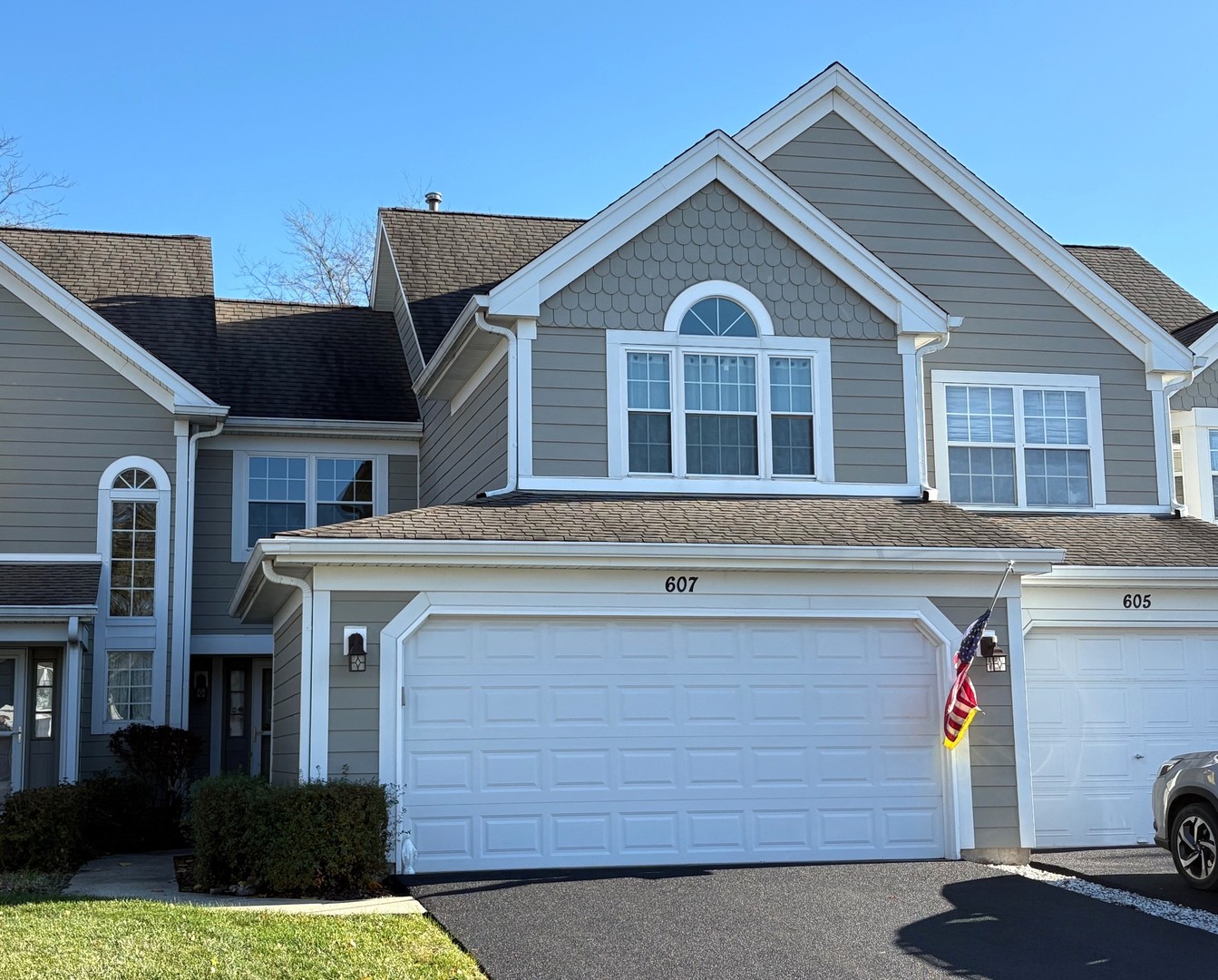 607 Kingsbridge Drive Property Photo 1