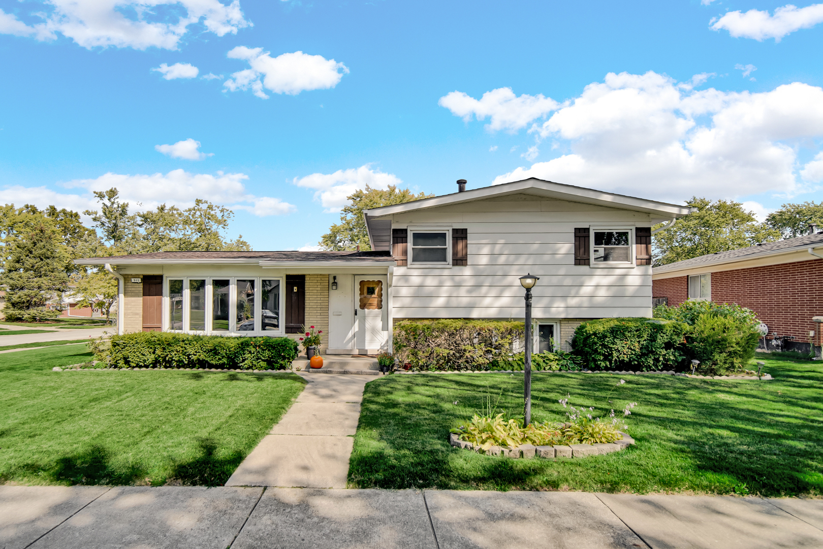 511 W Arquilla Dr Property Photo 1