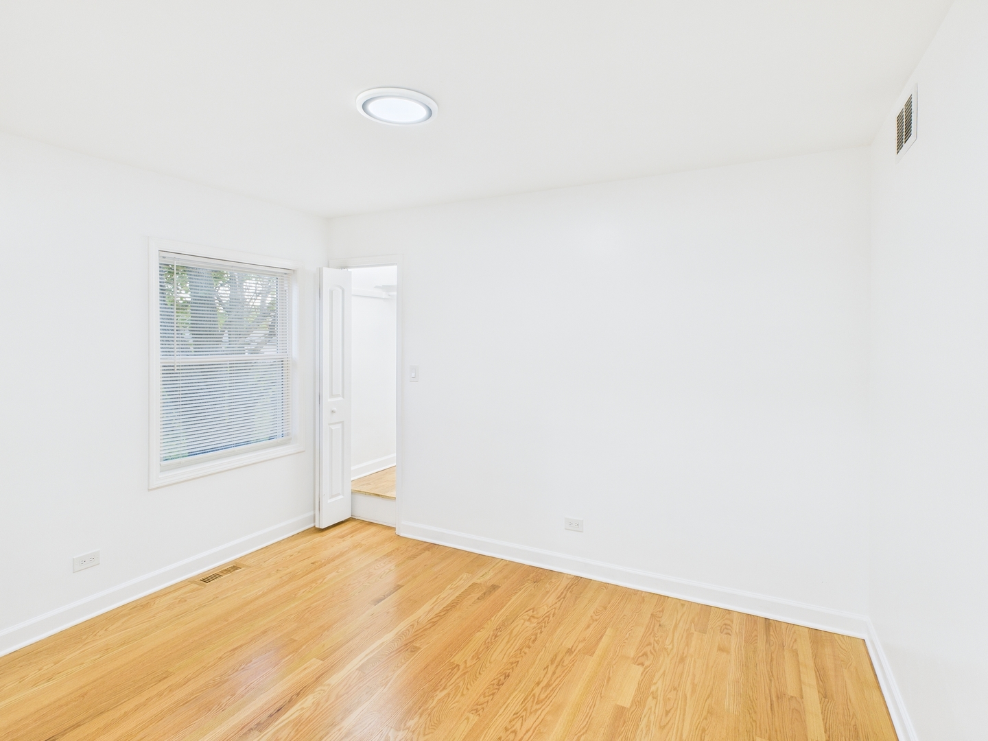 10036 S Saint Lawrence Avenue Property Photo 16
