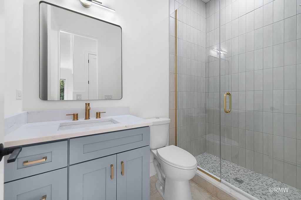 444 E Schiller Street Property Photo 8
