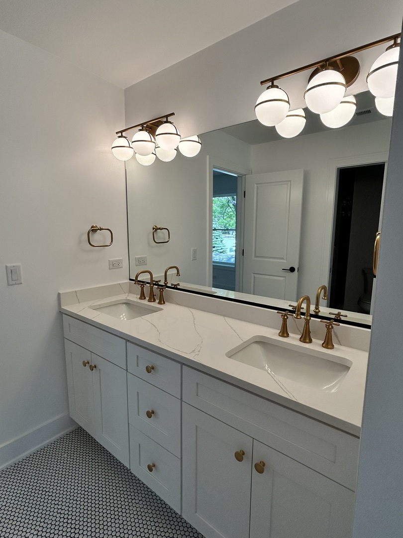 444 E Schiller Street Property Photo 19