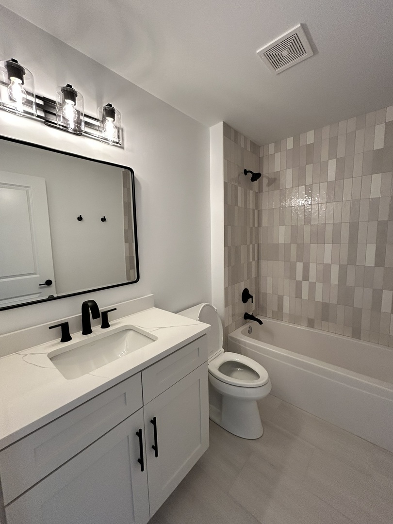 444 E Schiller Street Property Photo 21