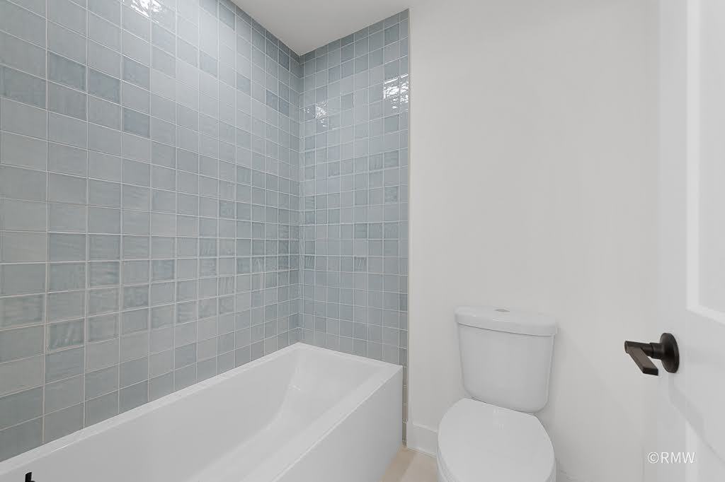 444 E Schiller Street Property Photo 26