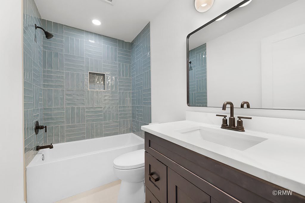 444 E Schiller Street Property Photo 30