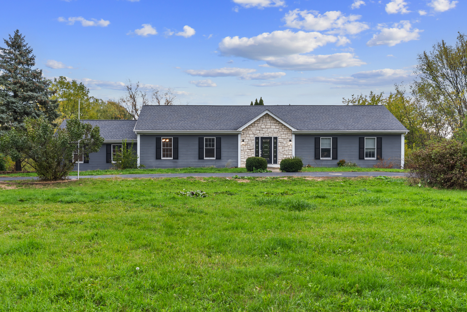 36w340 Huntley Road Property Photo 1