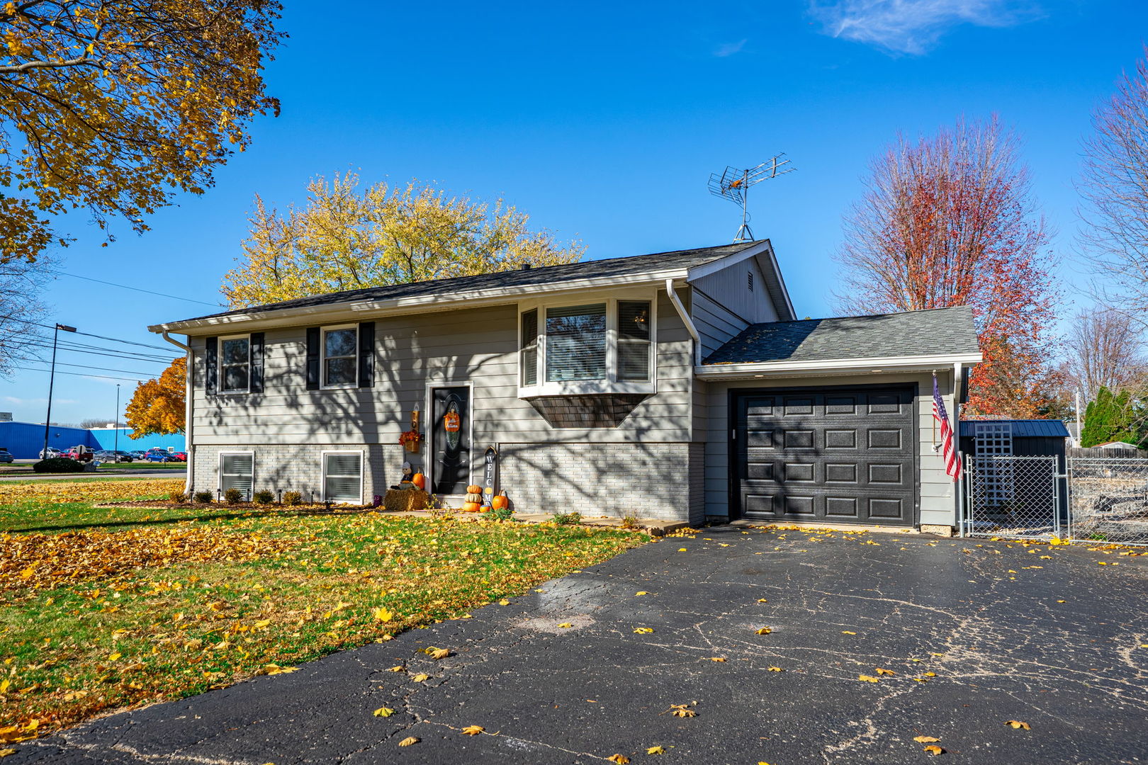 102 6th Ave Property Photo 1