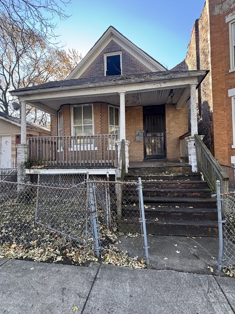 927 W 53rd Place Property Photo 1