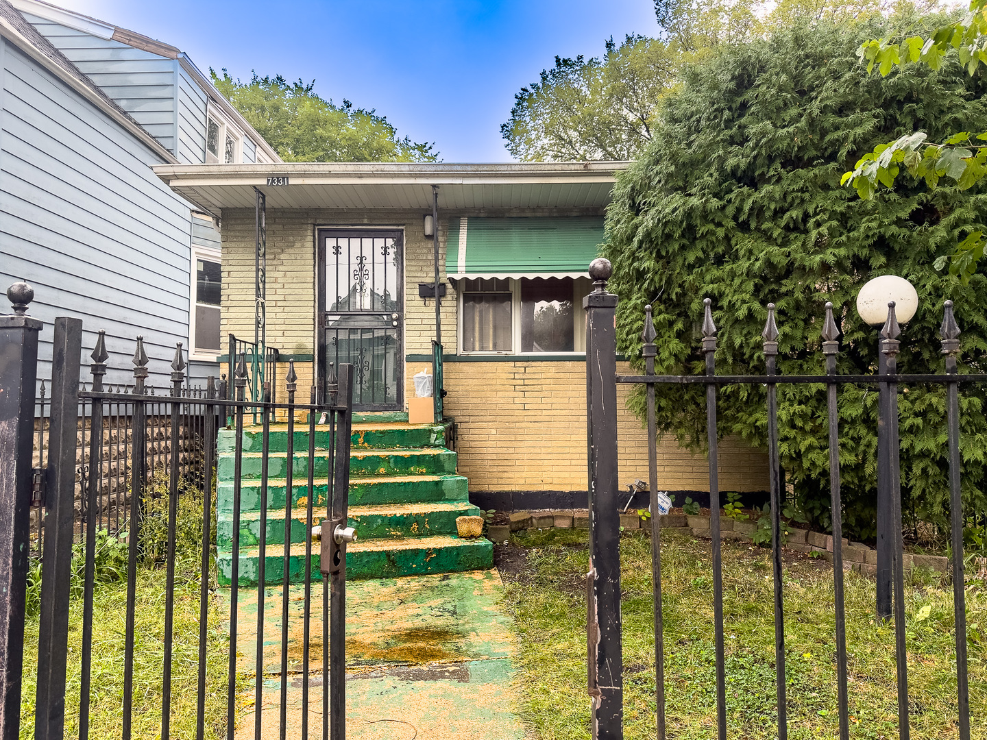 7331 S Carpenter Street Property Photo 1