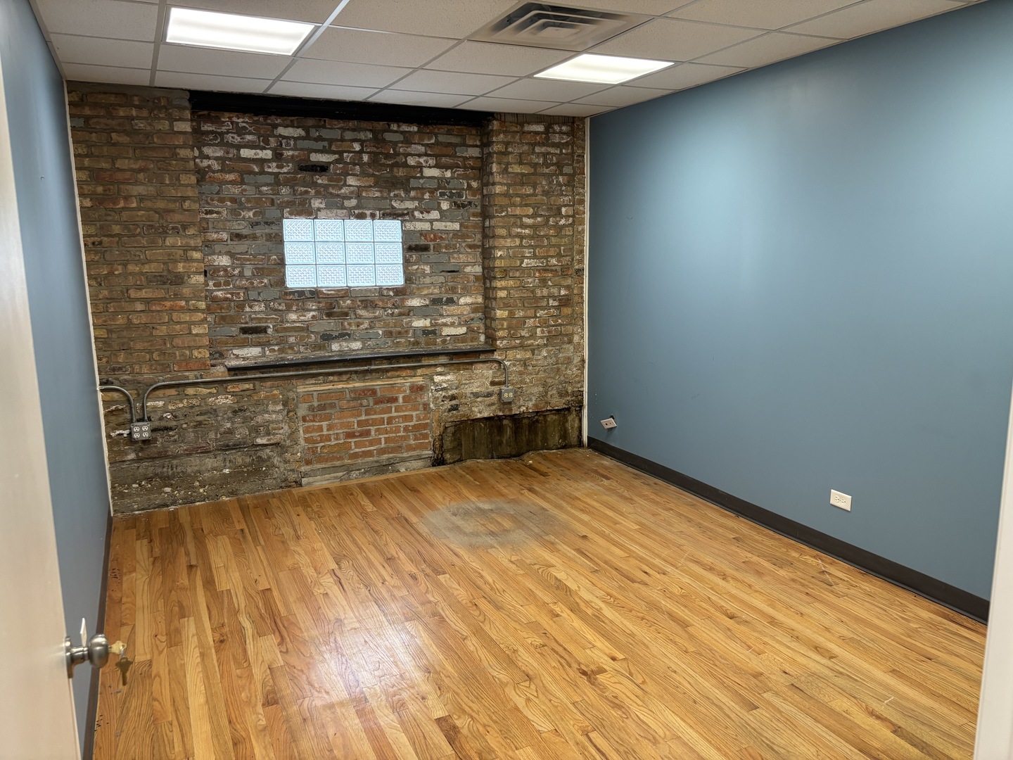 4210 W Irving Park Road Property Photo 10
