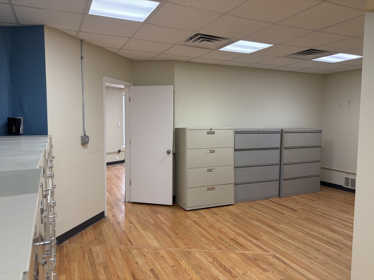 4210 W Irving Park Road Property Photo 13