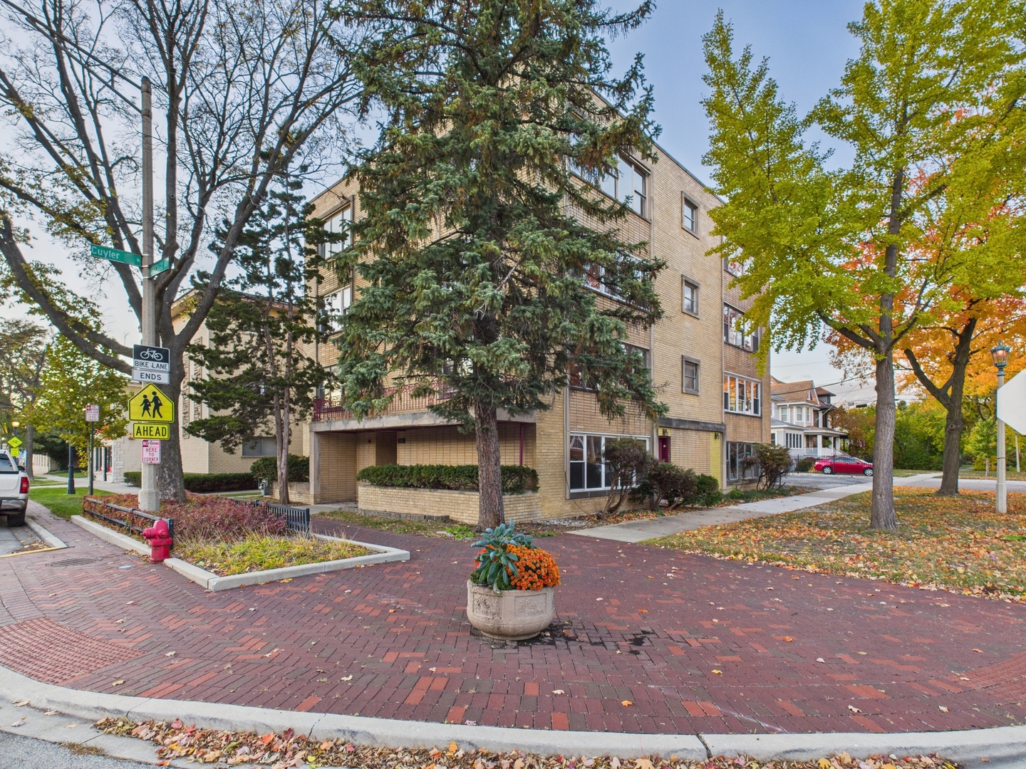 300 Chicago Avenue 4n Property Photo 2