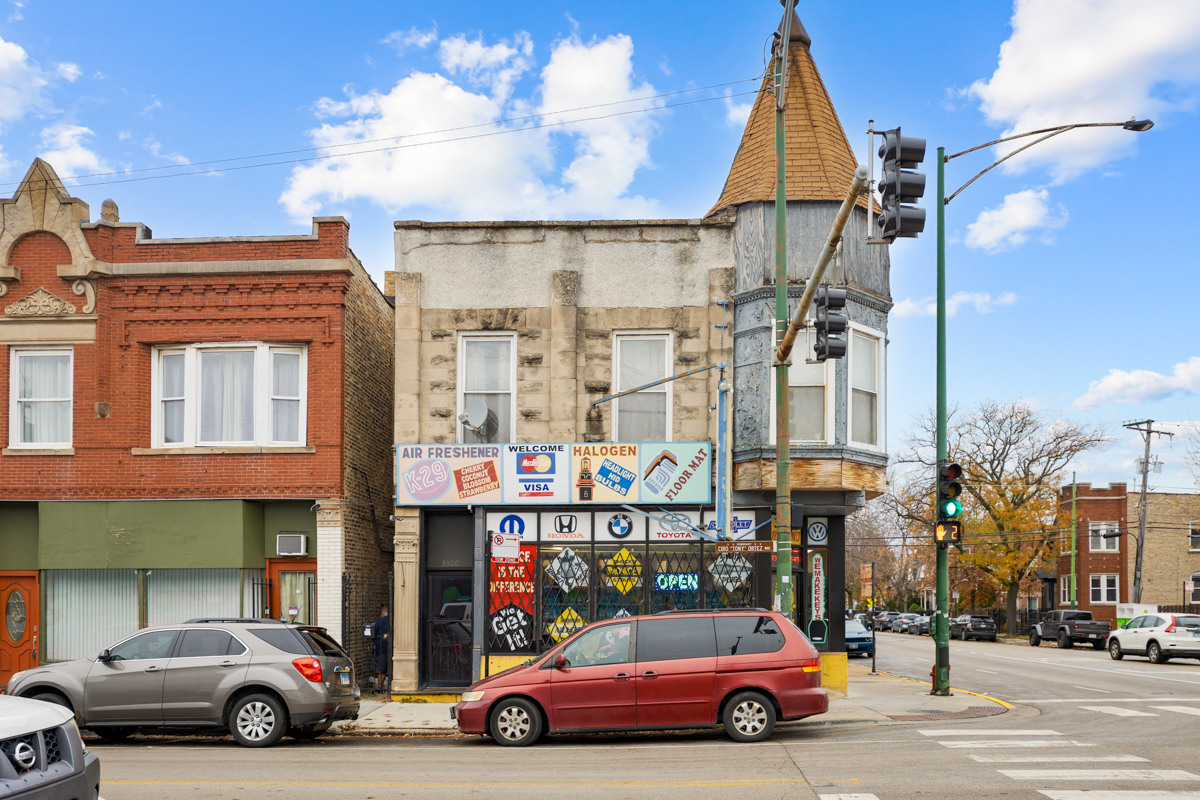3000 W Diversey Avenue Property Photo 2