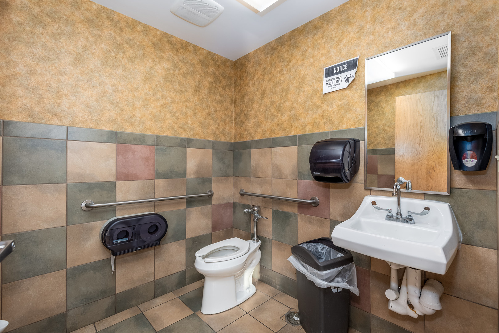 237 Commercial Street Property Photo 8