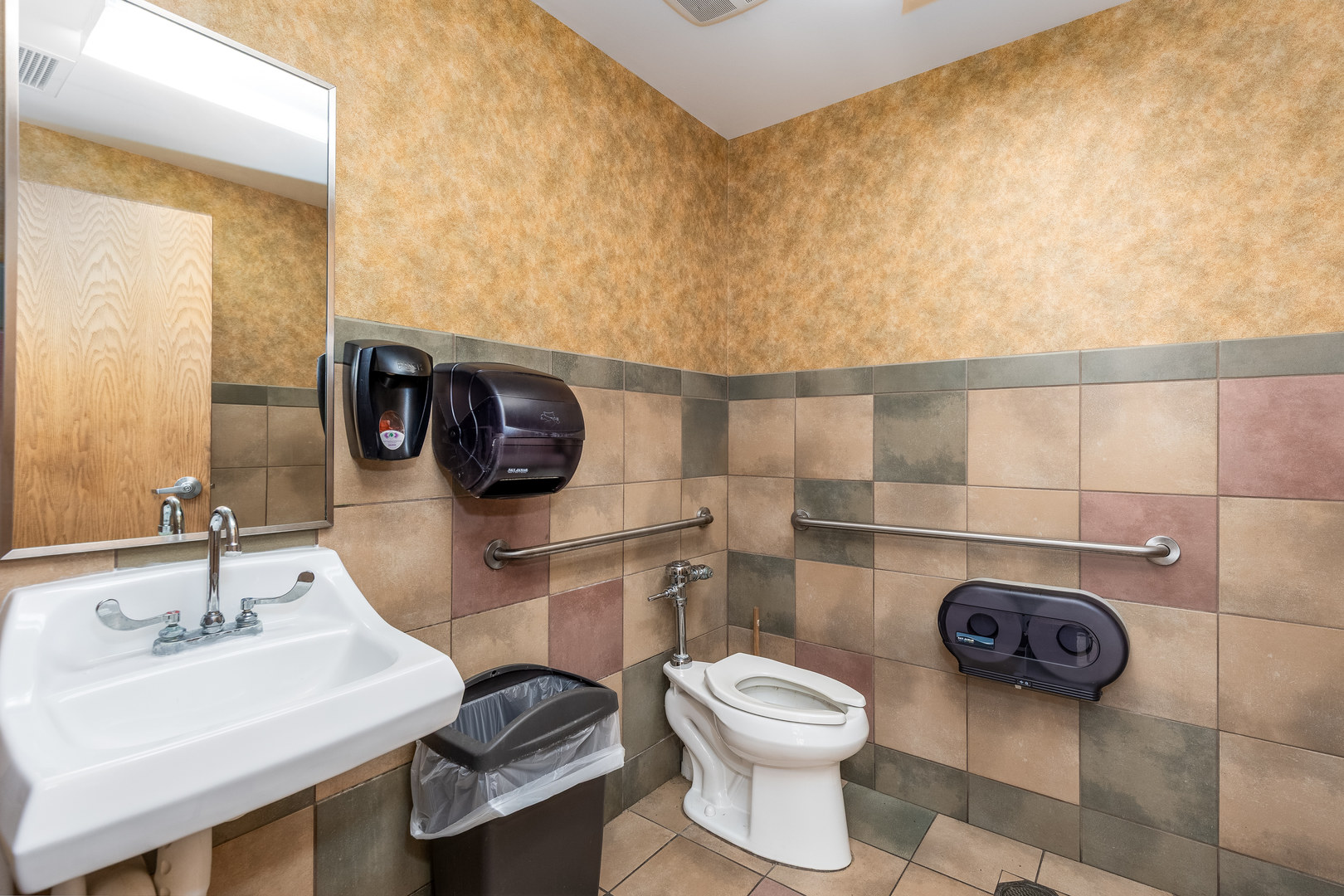 237 Commercial Street Property Photo 9